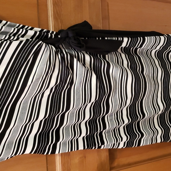 LIZ LANGE STRIPED CAP SLEEVE DRESS with side waist tie. Black White Sz L - Picture 4 of 7